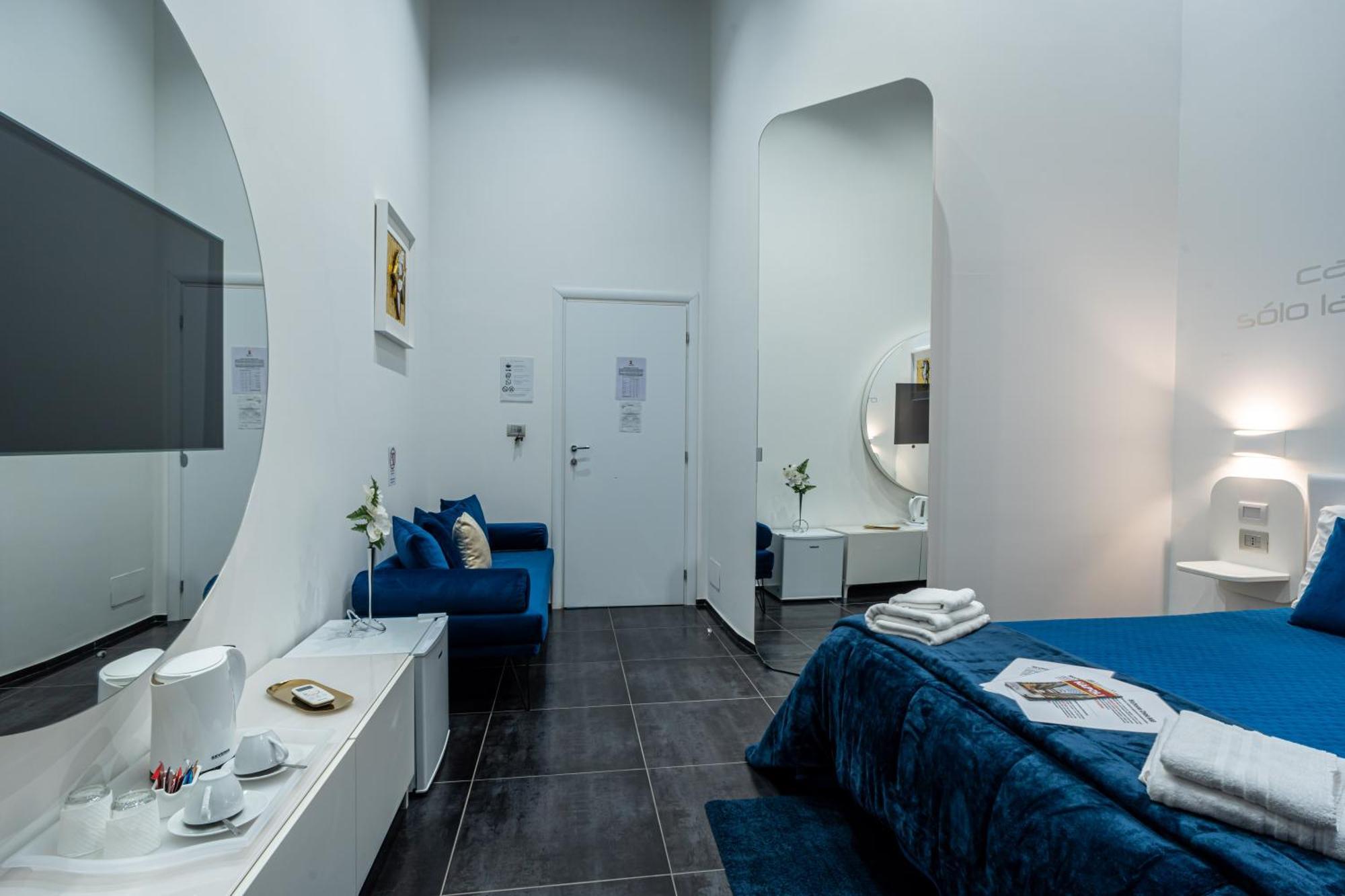 Skyhouse Chiaia Bed and Breakfast Napels Buitenkant foto