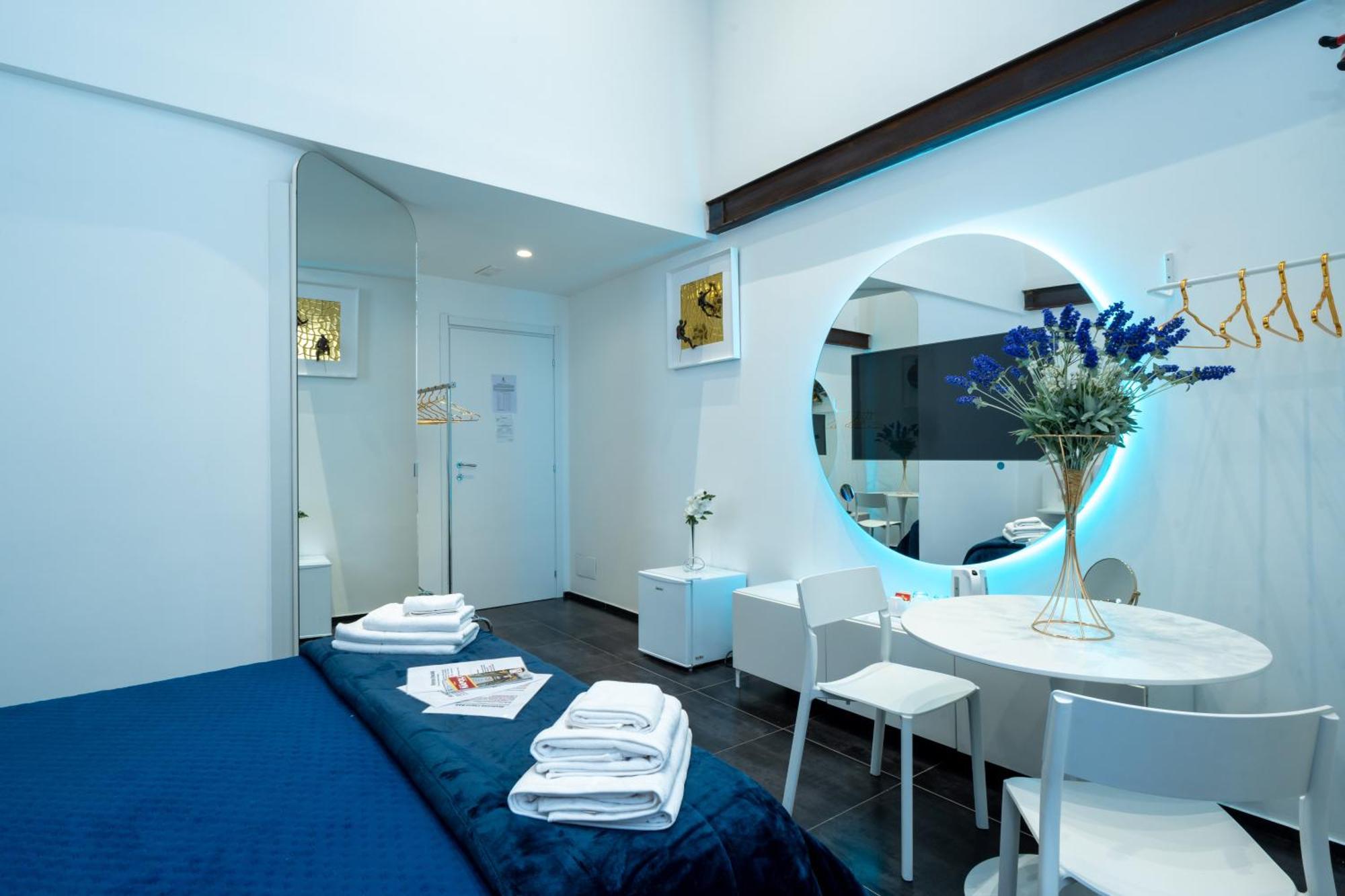 Skyhouse Chiaia Bed and Breakfast Napels Buitenkant foto