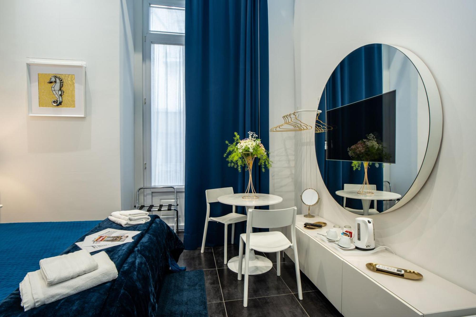 Skyhouse Chiaia Bed and Breakfast Napels Buitenkant foto